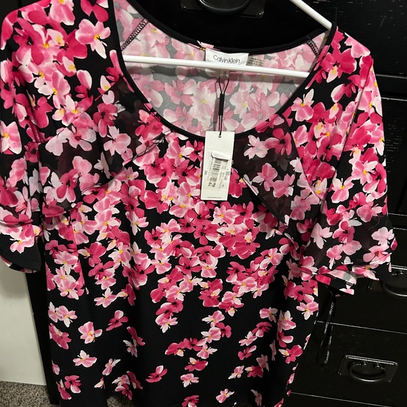 New top with tags - Picture 1 of 1